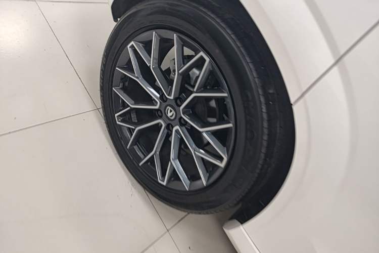 Used CHANGAN UNI-Z 2025 1.5T Premium Edition Right Rear Wheel Hub