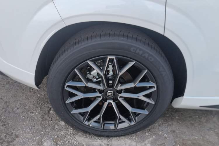 Used CHANGAN UNI-Z 2025 1.5T Luxury Version Right Rear Wheel Hub