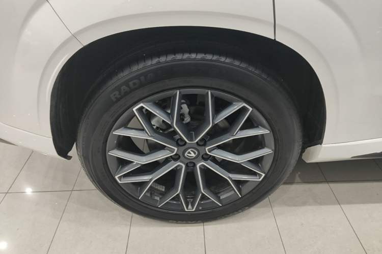 Used CHANGAN UNI-Z 2025 1.5T Luxury Version Right Rear Wheel Hub