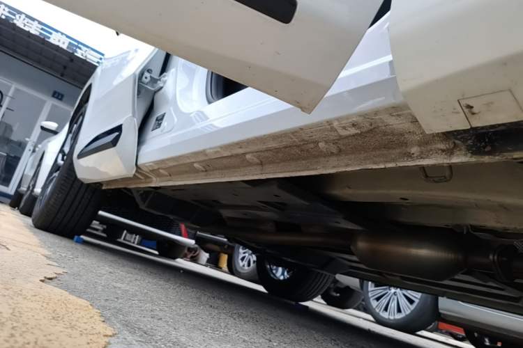 Used CHANGAN UNI-Z 2025 1.5T Premium Edition Right Side Sill