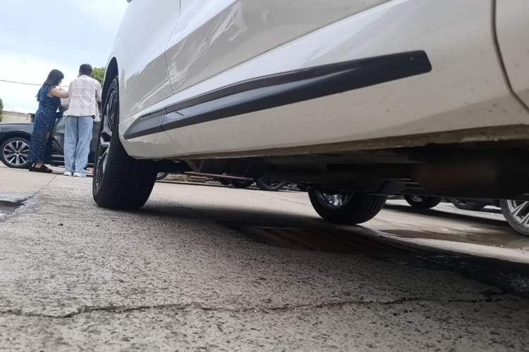 Used CHANGAN UNI-Z 2025 1.5T Luxury Version Right Side Sill