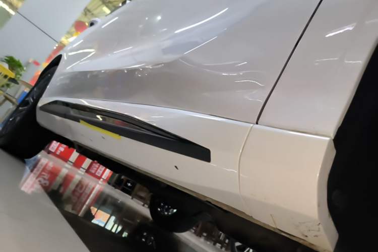 Used CHANGAN UNI-Z 2025 1.5T Luxury Version Right Side Sill