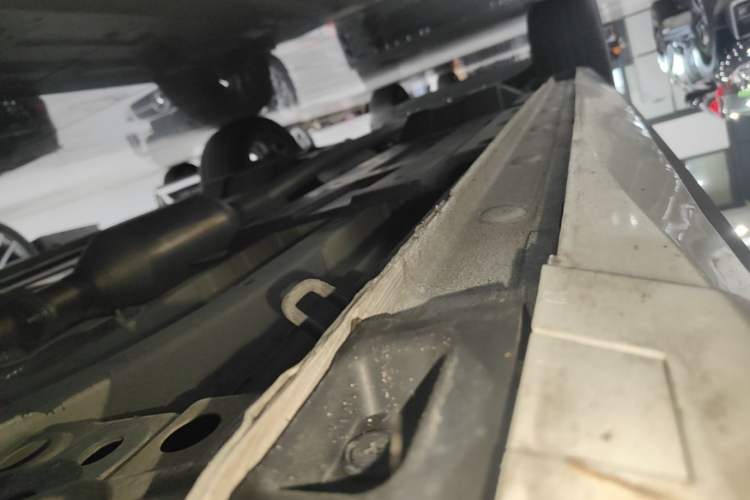 Used CHANGAN UNI-Z 2025 1.5T Luxury Version Right Side Sill