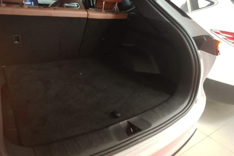 Used CHANGAN UNI-Z 2025 1.5T Luxury Version Trunk