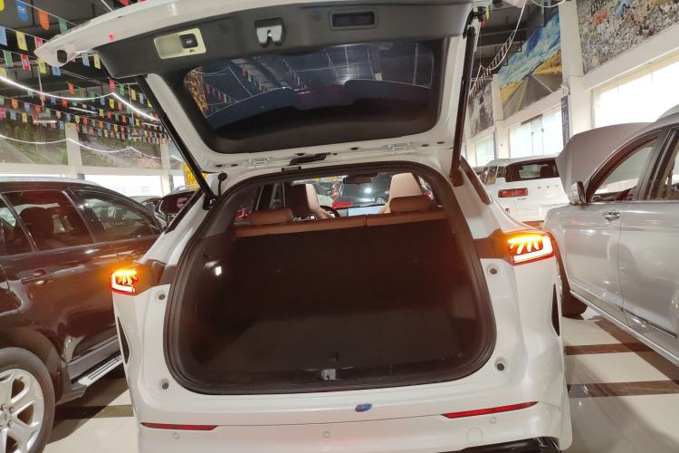 Used CHANGAN UNI-Z 2025 500Bar PRO Trunk