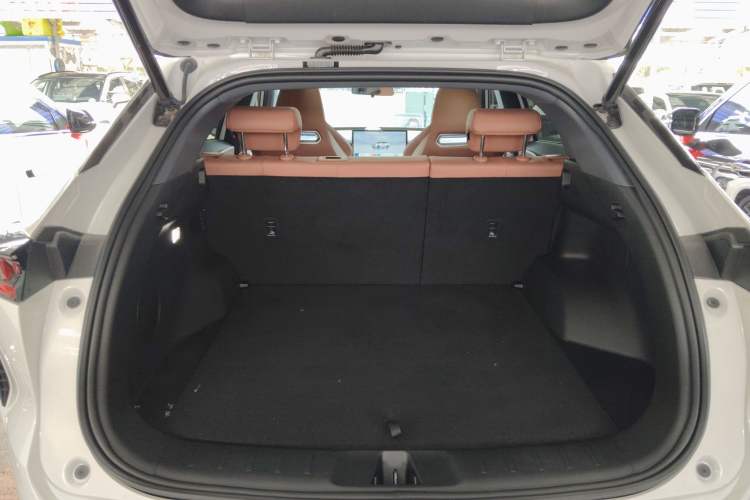 Used CHANGAN UNI-Z 2025 1.5T Luxury Version Trunk
