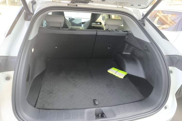 Used CHANGAN UNI-Z 2025 1.5T Luxury Version Trunk