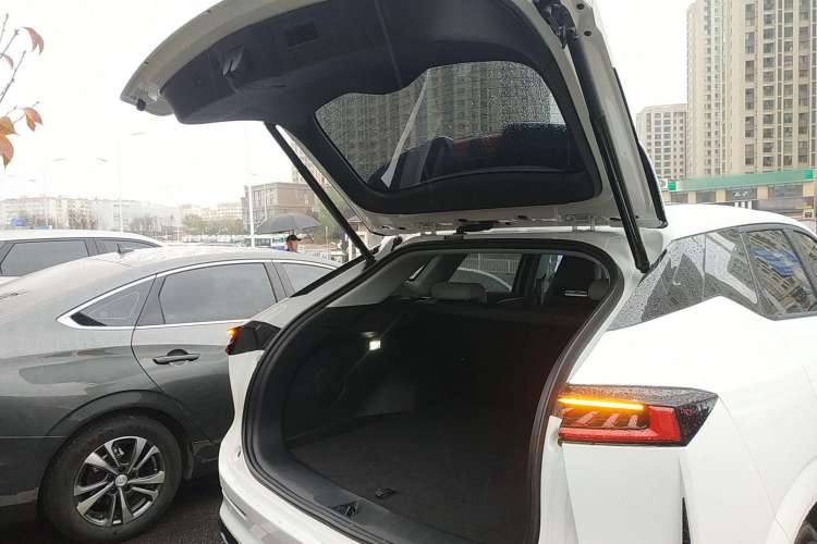 Used CHANGAN UNI-Z 2025 1.5T Luxury Version Trunk