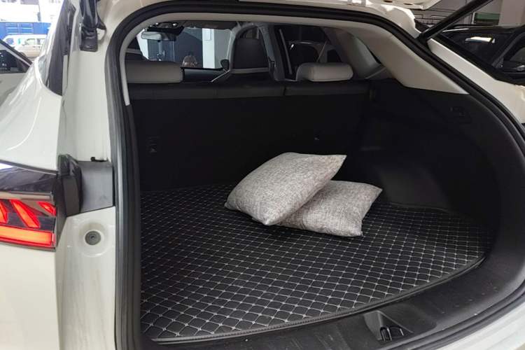 Used CHANGAN UNI-Z 2025 1.5T Luxury Version Trunk