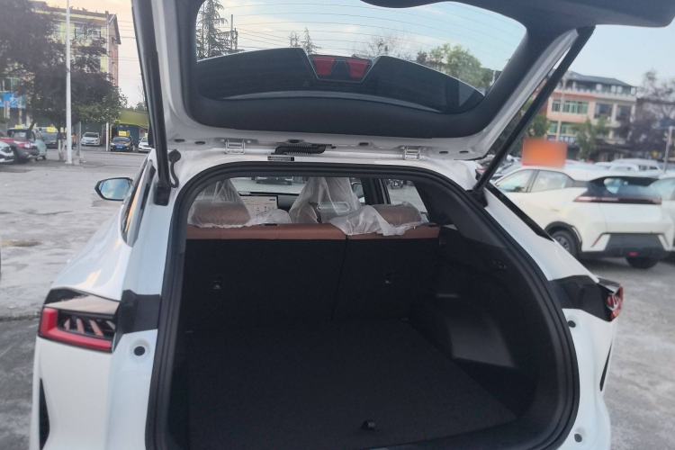 Used CHANGAN UNI-Z 2025 1.5T Luxury Version Trunk