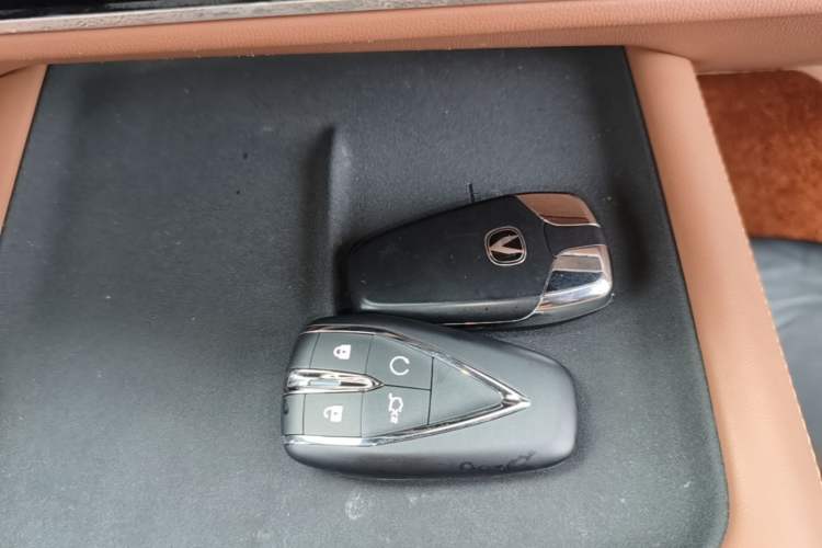 Used CHANGAN UNI-Z 2025 1.5T Luxury Version Vehicle Key