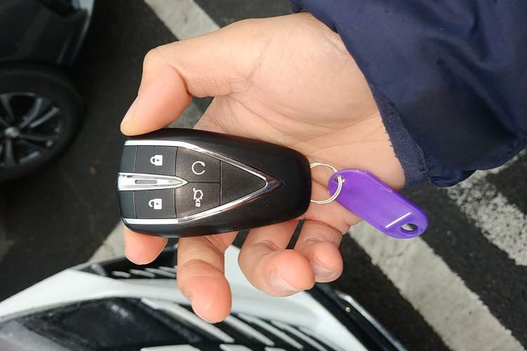 Used CHANGAN UNI-Z 2025 1.5T Luxury Version Vehicle Key