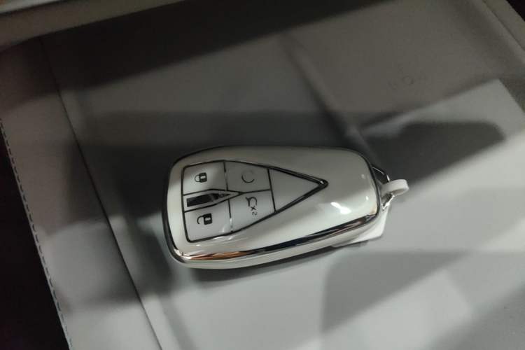 Used CHANGAN UNI-Z 2025 1.5T Luxury Version Vehicle Key
