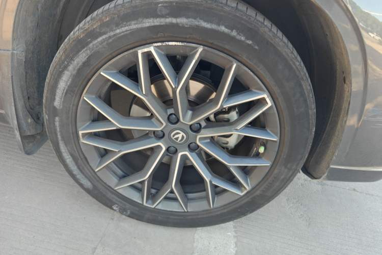 Used CHANGAN UNI-Z New Energy 2024 Blue Whale Smart Electric iDD 125km Beyond Edition Right Front Wheel Hub