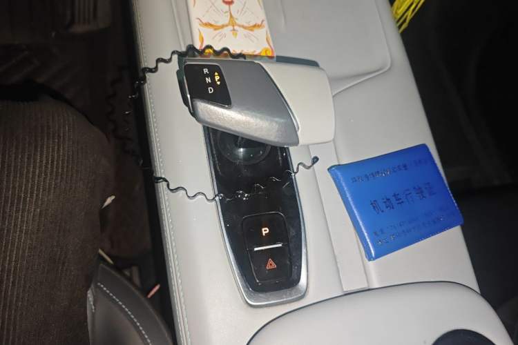 Used CHANGAN UNI-Z New Energy 2024 Blue Whale Smart Electric iDD 125km Beyond Edition Gear Lever