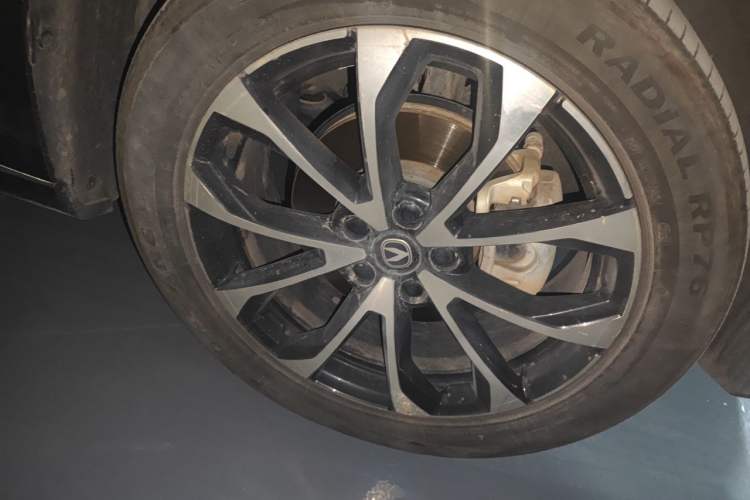Used CHANGAN UNI-Z New Energy 2024 Blue Whale Smart Electric iDD 125km Beyond Edition Right Front Wheel Hub