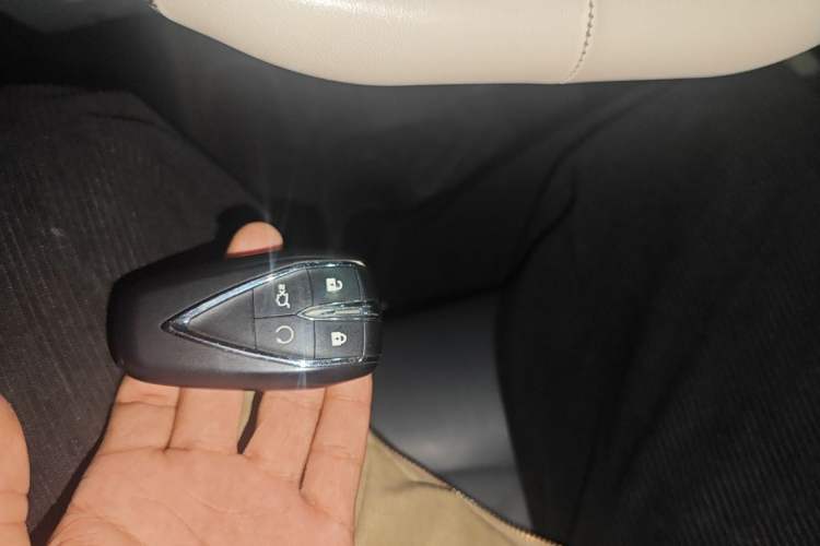 Used CHANGAN UNI-Z New Energy 2024 Blue Whale Smart Electric iDD 125km Beyond Edition Vehicle Key