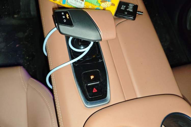 Used CHANGAN UNI-Z New Energy 2024 Blue Whale Smart Electric iDD 125km Excellence Model Gear Lever