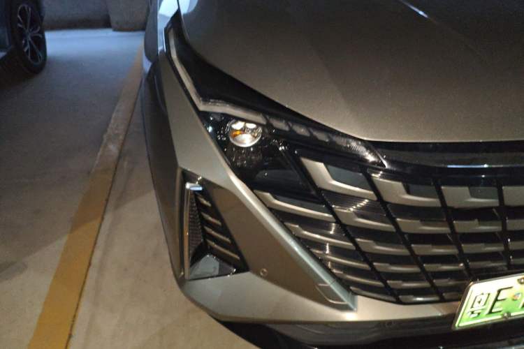 Used CHANGAN UNI-Z New Energy 2024 Blue Whale Smart Electric iDD 125km Excellence Model Right Front Headlight