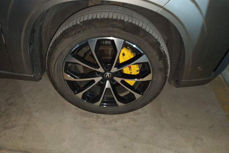 Used CHANGAN UNI-Z New Energy 2024 Blue Whale Smart Electric iDD 125km Excellence Model Right Front Wheel Hub