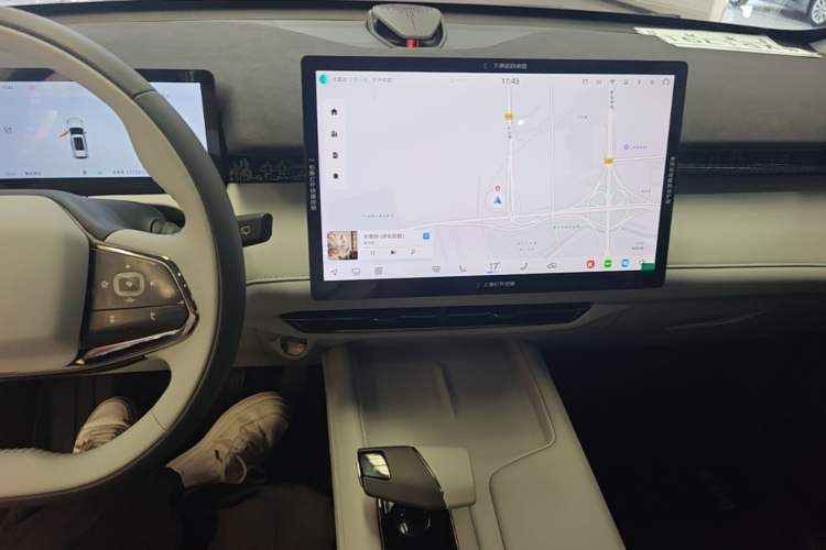 Used CHANGAN UNI-Z New Energy 2024 Blue Whale Smart Electric iDD 125km Excellence Model Audio And AC Panel