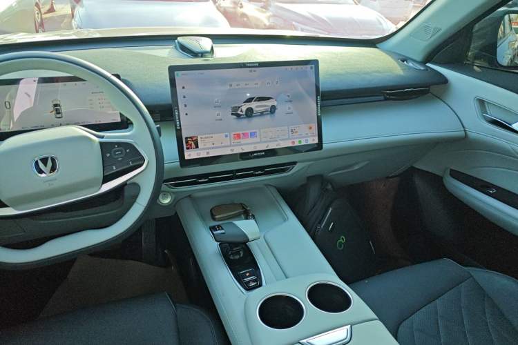 Used CHANGAN UNI-Z New Energy 2024 Blue Whale Smart Electric iDD 125km Beyond Edition Audio And AC Panel