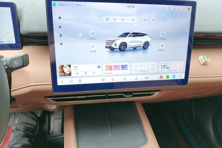 Used CHANGAN UNI-Z New Energy 2024 Blue Whale Smart Electric iDD 125km Beyond Edition Audio And AC Panel
