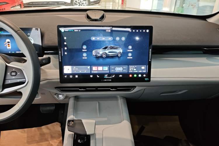 Used CHANGAN UNI-Z New Energy 2024 Blue Whale Smart Electric iDD 125km Beyond Edition Audio And AC Panel