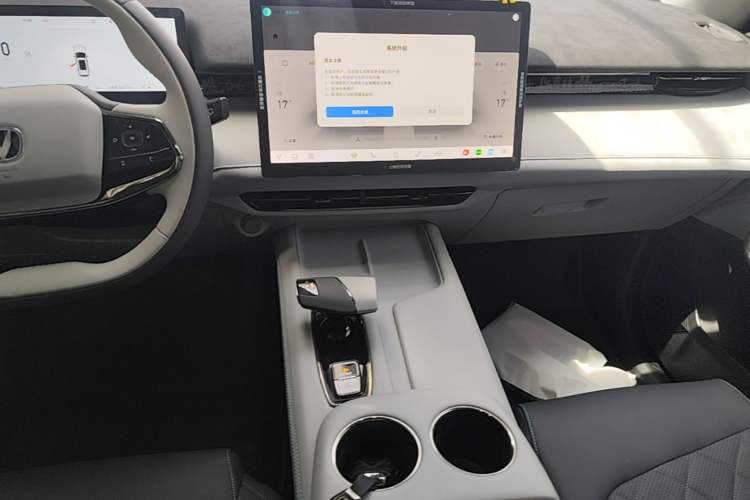 Used CHANGAN UNI-Z New Energy 2024 Blue Whale Smart Electric iDD 125km Excellence Model Audio And AC Panel