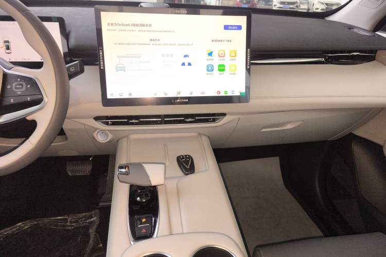 Used CHANGAN UNI-Z New Energy 2024 Blue Whale Smart Electric iDD 125km Leading Model Audio And AC Panel