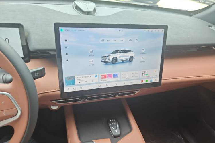 Used CHANGAN UNI-Z New Energy 2024 Blue Whale Smart Electric iDD 125km Beyond Edition Audio And AC Panel