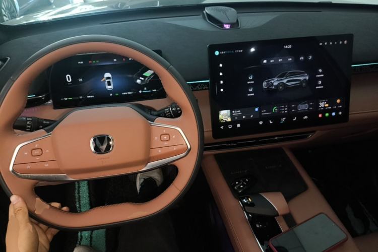 Used CHANGAN UNI-Z New Energy 2024 Blue Whale Smart Electric iDD 125km Excellence Model Center Console