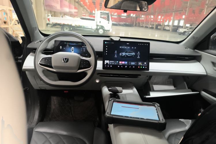 Used CHANGAN UNI-Z New Energy 2024 Blue Whale Smart Electric iDD 125km Beyond Edition Center Console