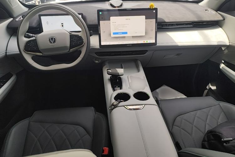Used CHANGAN UNI-Z New Energy 2024 Blue Whale Smart Electric iDD 125km Excellence Model Center Console