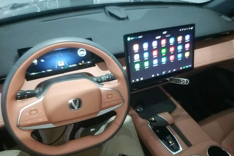 Used CHANGAN UNI-Z New Energy 2024 Blue Whale Smart Electric iDD 125km Beyond Edition Center Console