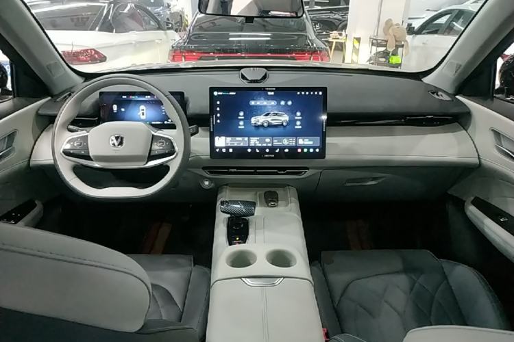 Used CHANGAN UNI-Z New Energy 2024 Blue Whale Smart Electric iDD 125km Beyond Edition Center Console