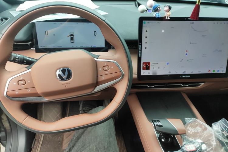 Used CHANGAN UNI-Z New Energy 2024 Blue Whale Smart Electric iDD 125km Excellence Model Center Console