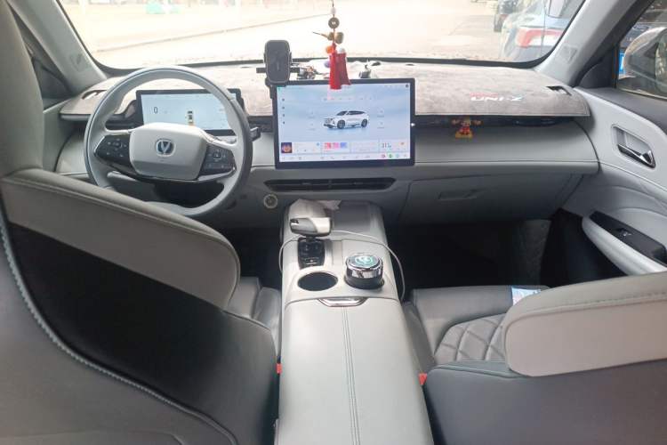 Used CHANGAN UNI-Z New Energy 2024 Blue Whale Smart Electric iDD 125km Excellence Model Center Console