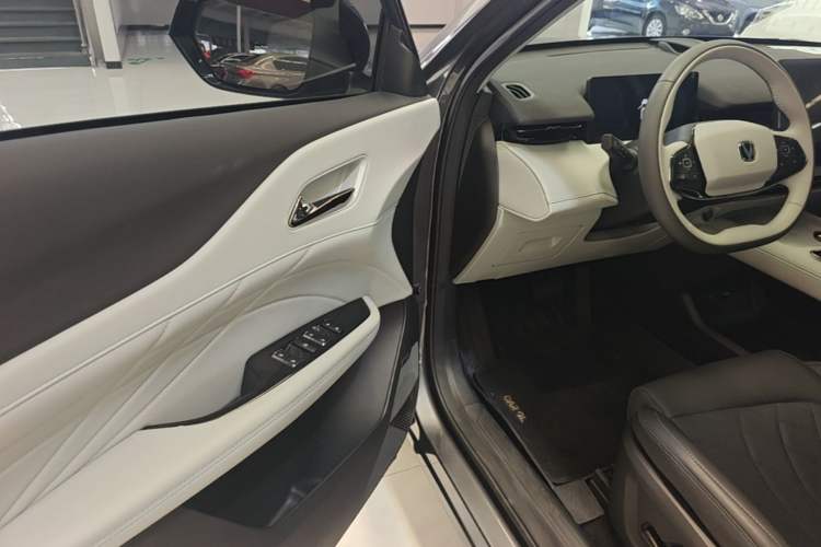 Used CHANGAN UNI-Z New Energy 2024 Blue Whale Smart Electric iDD 125km Excellence Model Driver Seat