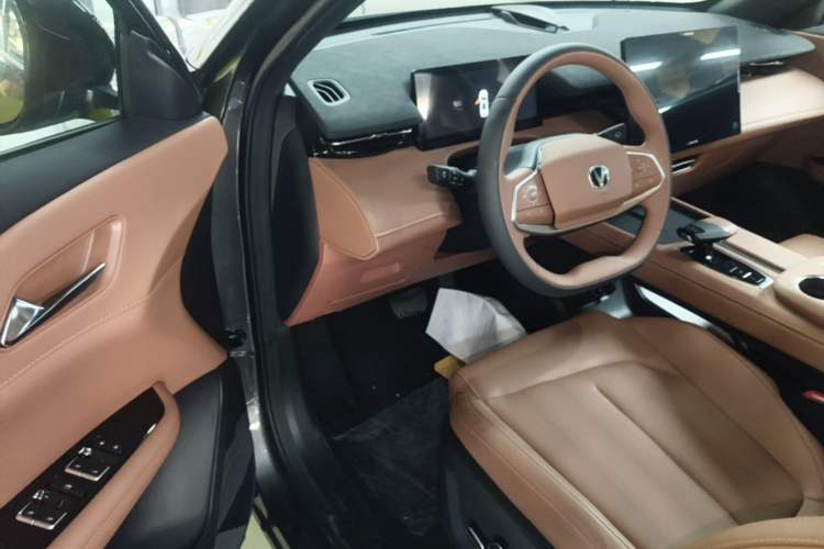 Used CHANGAN UNI-Z New Energy 2024 Blue Whale Smart Electric iDD 125km Leading Model Driver Seat
