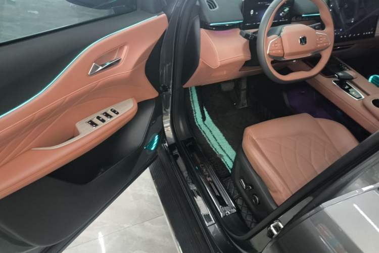 Used CHANGAN UNI-Z New Energy 2024 Blue Whale Smart Electric iDD 125km Excellence Model Driver Seat