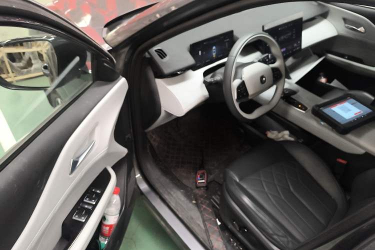 Used CHANGAN UNI-Z New Energy 2024 Blue Whale Smart Electric iDD 125km Beyond Edition Driver Seat