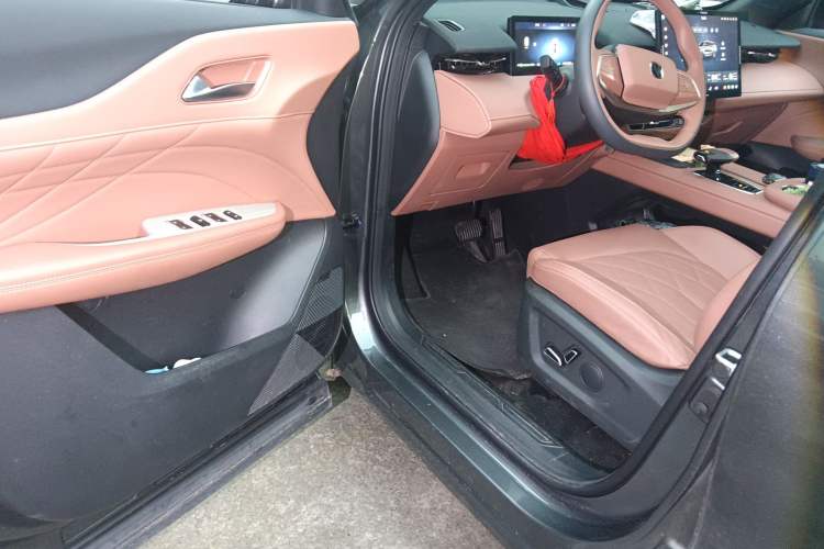 Used CHANGAN UNI-Z New Energy 2024 Blue Whale Smart Electric iDD 125km Beyond Edition Driver Seat