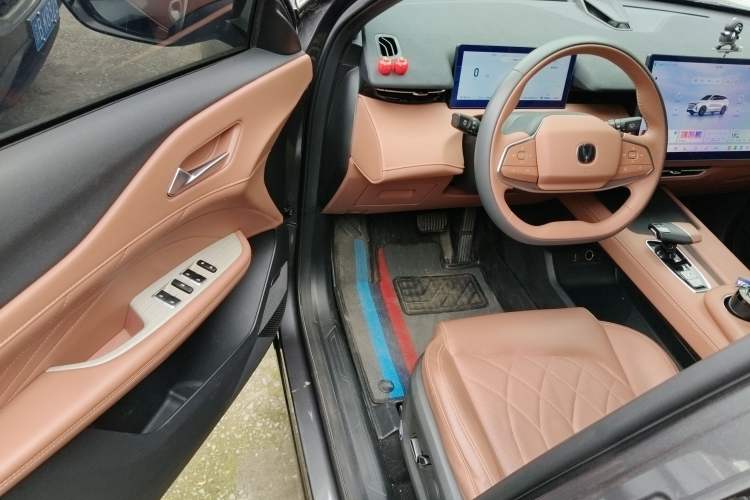 Used CHANGAN UNI-Z New Energy 2024 Blue Whale Smart Electric iDD 125km Beyond Edition Driver Seat