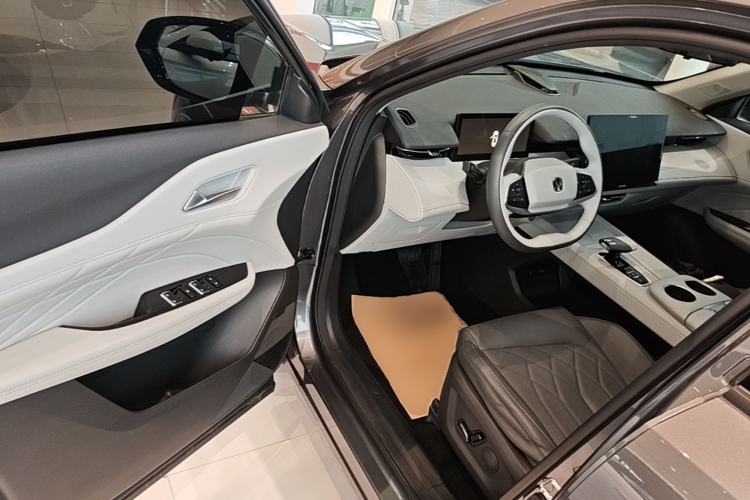 Used CHANGAN UNI-Z New Energy 2024 Blue Whale Smart Electric iDD 125km Beyond Edition Driver Seat