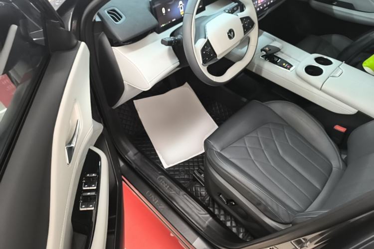 Used CHANGAN UNI-Z New Energy 2024 Blue Whale Smart Electric iDD 125km Beyond Edition Driver Seat