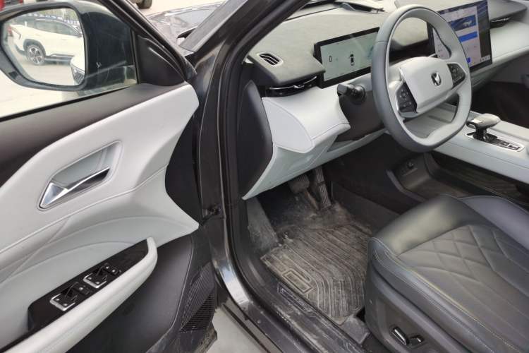 Used CHANGAN UNI-Z New Energy 2024 Blue Whale Smart Electric iDD 125km Beyond Edition Driver Seat