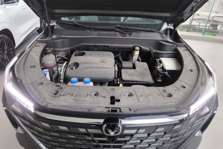 Used CHANGAN UNI-Z New Energy 2024 Blue Whale Smart Electric iDD 125km Leading Model Engine Bay