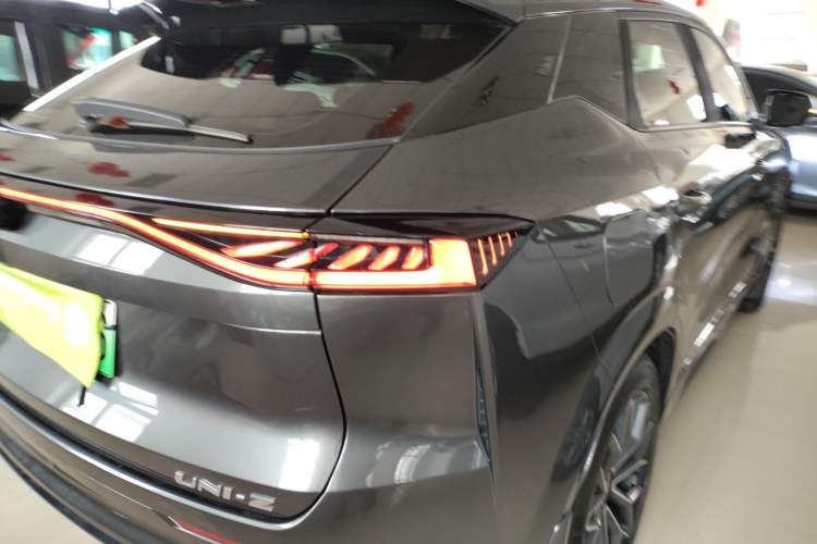 Used CHANGAN UNI-Z New Energy 2024 Blue Whale Smart Electric iDD 125km Beyond Edition Exterior 3