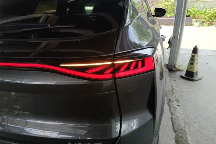 Used CHANGAN UNI-Z New Energy 2024 Blue Whale Smart Electric iDD 125km Excellence Model Exterior 3